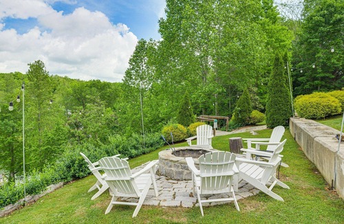 Rock Island Casa | Carefree on the Caney: Spacious 7-bedroom home on the Caney Fork River w/a dock