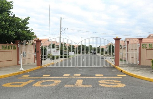 Caribbean Estates Casa | Caribbean estates delex Two Bedroom villa 4bathroom 10 mins to the beach..