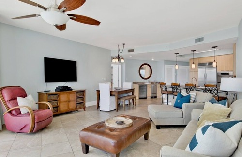 Orange Beach East Condominio | Caribe 2/2: actualizado, súper limpio, espacioso, magníficas vistas de playa, bahía, piscinas.
