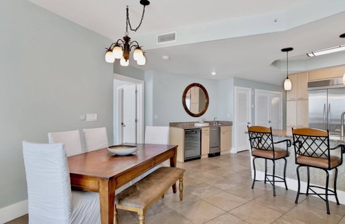 Orange Beach East Condominio | Caribe 2/2: actualizado, súper limpio, espacioso, magníficas vistas de playa, bahía, piscinas.