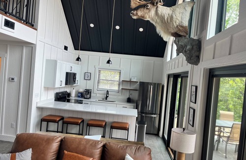 Steelville Cabina | Caribou Cabin