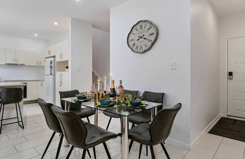 Brisbane Casa | Carina heights stunning 3bd Townhouse|close to CBD