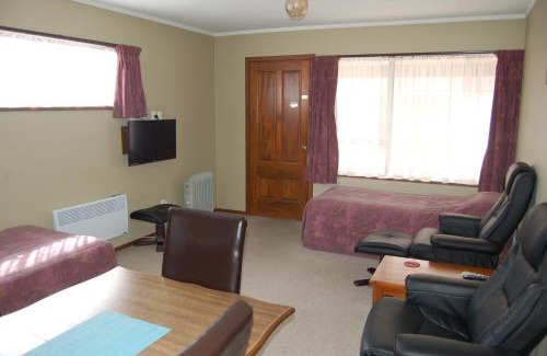 South Dunedin Hotel | Carisbrook Motel