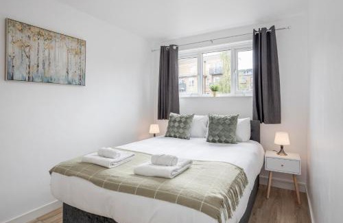 Bow Casa | Carlile House - 5 bedroom, Sleeps 8, Free Parking, 2 bathrooms by Damask Homes