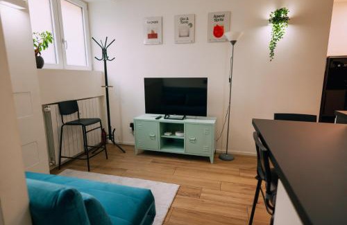 Affori Apartamento | Carlo Apartment - 15 min from Duomo