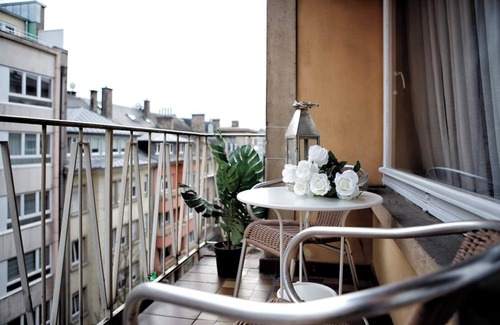 Gare Apartamento | Carlotta -42 Executive Apartment, 2 Bedrooms, Balcony