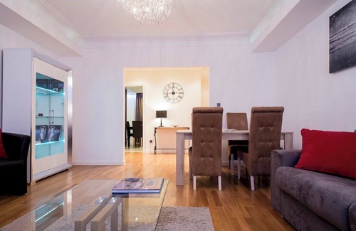 Gare Apartamento | Carlotta -42 Executive Apartment, 2 Bedrooms, Balcony