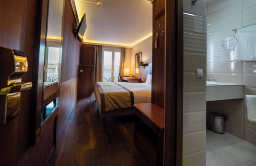 Budavar Hotel | Carlton Hotel Buda Castle