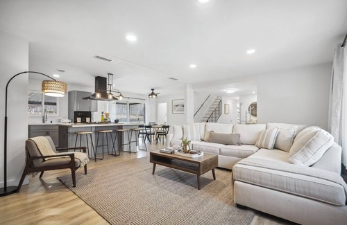 Eastside Casa | Carlton Serenity, Jacuzzi, Pool, BBQ, Games, Arcade, Fire Pit, 2 King Beds, Golf