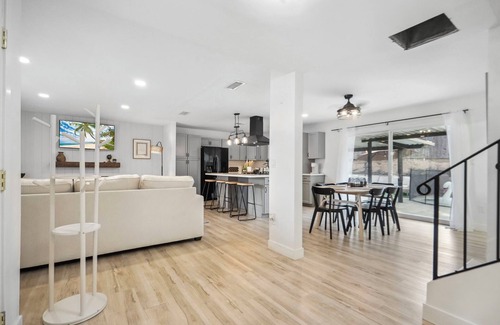 Eastside Casa | Carlton Serenity, Jacuzzi, Pool, BBQ, Games, Arcade, Fire Pit, 2 King Beds, Golf