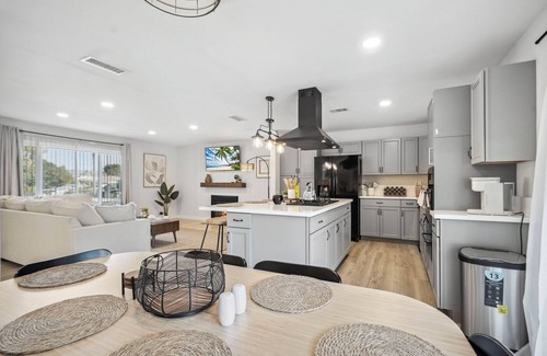 Eastside Casa | Carlton Serenity, Jacuzzi, Pool, BBQ, Games, Arcade, Fire Pit, 2 King Beds, Golf