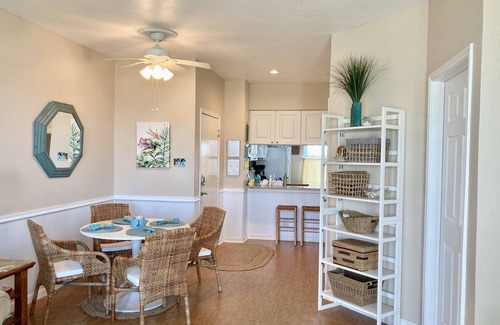 Corpus Christi Condominio | "Carmel" deluxe 1st-floor 2-bedrm condo by pool, pond & beach