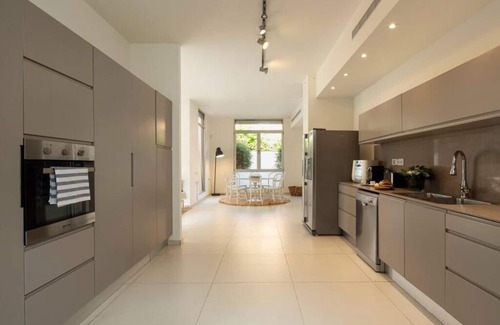 Herzliya Pituach Villa | Galei Beach House - Cuatro Habitaciones Piso, Capacidad 10