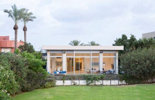 Herzliya Pituach Villa | Galei Beach House - Cuatro Habitaciones Piso, Capacidad 10