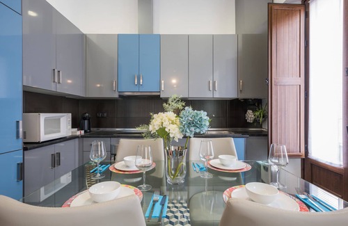 Explanada de la Estacion Apartamento | Apartamento Carmen. Céntrico y cerca playa