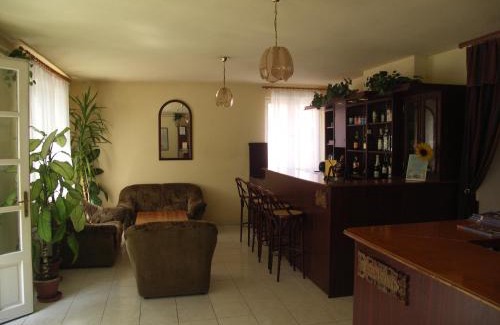 Zuglo Cama Y Desayuno | Carmen Pension