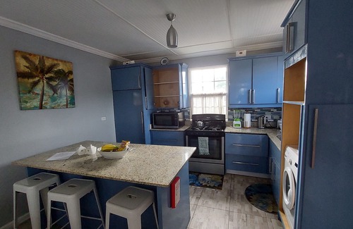 Bridgetown Apartamento | Mi espacio es adecuado para solteros, parejas, familias o viajeros de negocios. Televisor de pantalla plana de 55 pulgadas, Wifi, acceso I PTV a sus canales favoritos de británicos estadounidenses y canadienses.