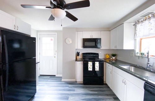 Carnegie Cabaña | Carnegie Cottage - Close to City and Busway!
