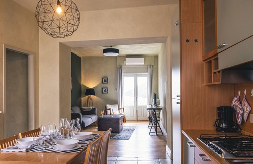 Mergozzo Apartamento | Carola A tastefully furnished apartment lakefront