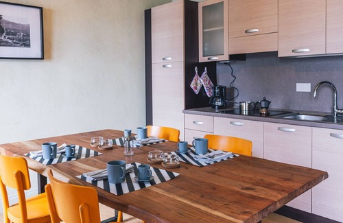 Mergozzo Apartamento | Carola B tastefully furnished apartment lakefront