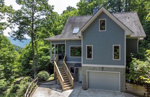 Laurel Ridge Casa | Carolina Blue Pet Friendly, Deck, Treetop Views