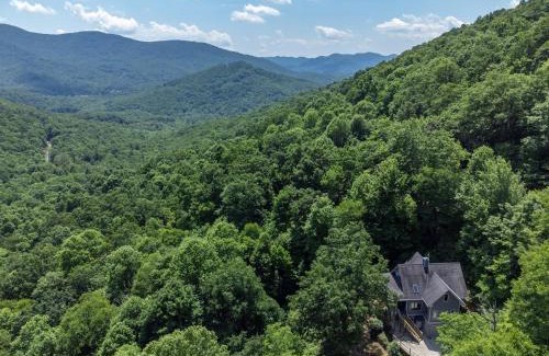 Laurel Ridge Casa | Carolina Blue Pet Friendly, Deck, Treetop Views