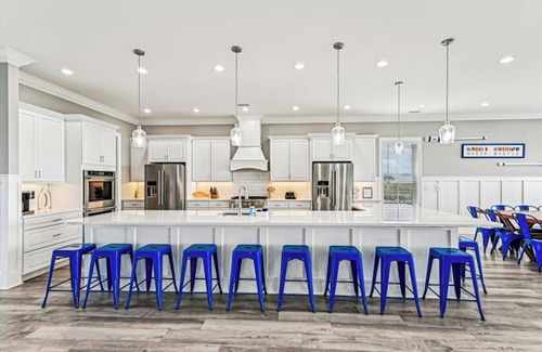 Crescent Beach Casa | Carolina Breeze- Oceanfront 8BR- Pool, Hot Tub