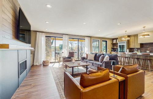 Mills River Casa | Carolina Cabin