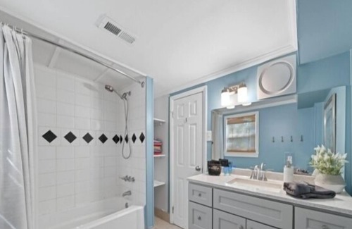 Wilmington Beach Villa | Carolina Sunshine (3-Bedroom Villa) by RedAwning