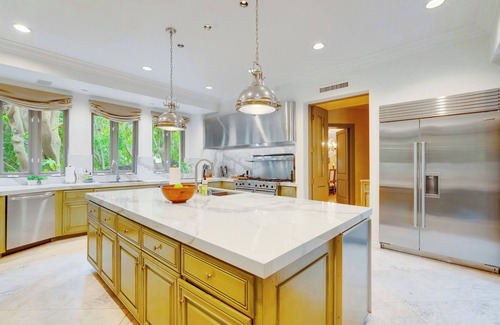 Holmby Hills Villa | Carolwood - Modern Tuscan Villa with Rolling Lawns and Loggia in Holmby Hills