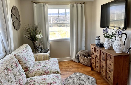 Dunlap Otro | Carolyn’s Acres Farm & Incredible Mountain Views