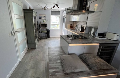 Medemblik Casa | Carpe Diem con embarcadero y barco