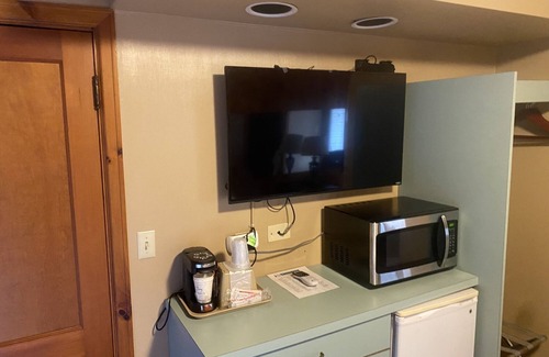 Gatlinburg Cabaña | Carr's Cottages Suites 15 & 16