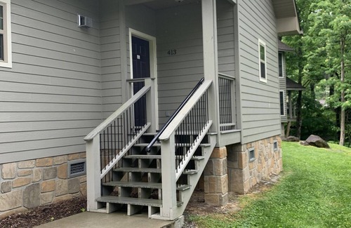 Gatlinburg Cabaña | Carr's Northside Cottages - 4 Queen Beds