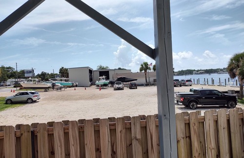 Carrabelle Condominio | Carrabelle River get away!