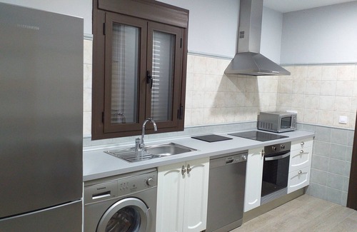 Candeleda Chalet De Esquí | Carreras Beach ( Vivienda de uso turístico )