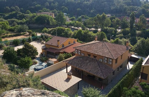 Candeleda Chalet De Esquí | Carreras Beach ( Vivienda de uso turístico )