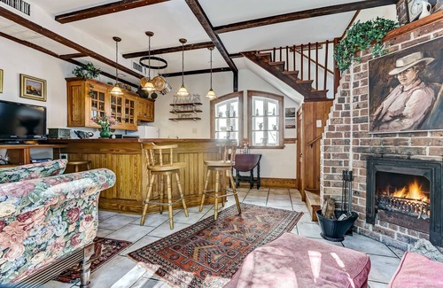 Beach Institute Cabaña | Carriage House in North Historic District. Pet Friendly! Fireplaces.