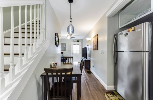 Hyannis Apartamento | Carriage House Retreat in the Heart of Hyannis!