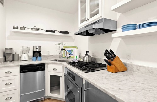 Seaside Casa | Carriage House Next to Heated Pool. With Full Kitchen, Laundry, and 2 Full Baths