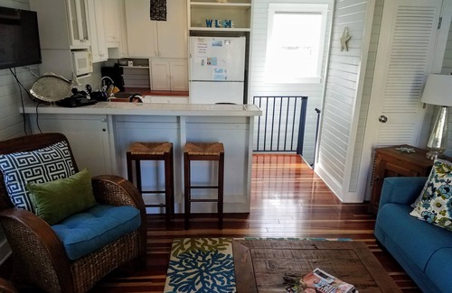 Dune Allen Beach Casa | Carriage House Off 30A. 1. 5Bd / 1Bath. Duerme 5-6
