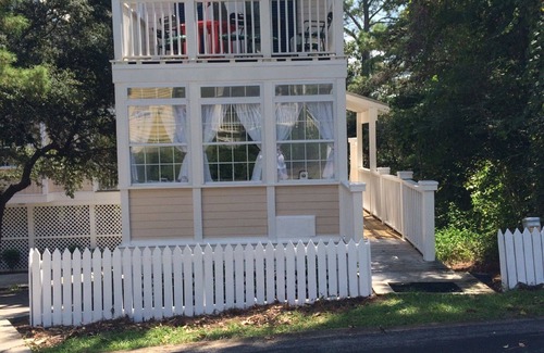 Dune Allen Beach Casa | Carriage House Off 30A. 1. 5Bd / 1Bath. Duerme 5-6
