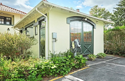 Lancaster Cabaña | Carriage House w/ Fireplace, Jacuzzi Tub & Firepit