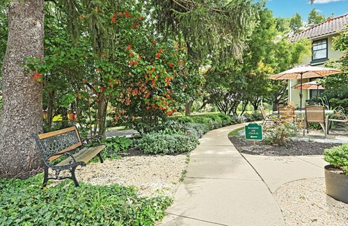 Lancaster Cabaña | Carriage House w/ Fireplace, Jacuzzi Tub & Firepit