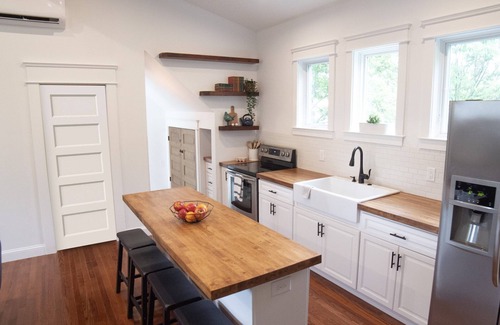 Rolling Acres Casa | Carriage House with 2 Queens in Trendy, Walkable East Nashville Neighborhood