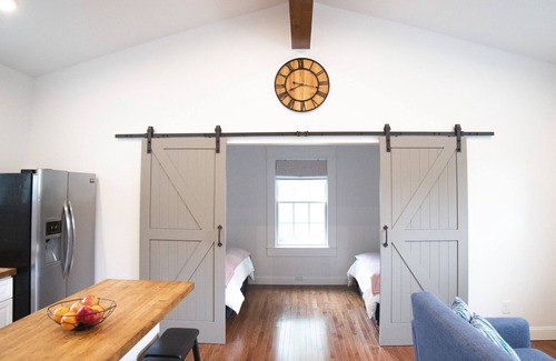 Rolling Acres Casa | Carriage House with 2 Queens in Trendy, Walkable East Nashville Neighborhood
