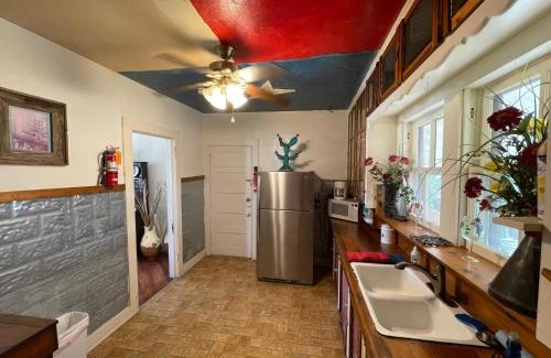 Bandera Casa | Carriage Inn - Cottage