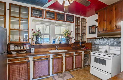 Bandera Casa | Carriage Inn - Cottage