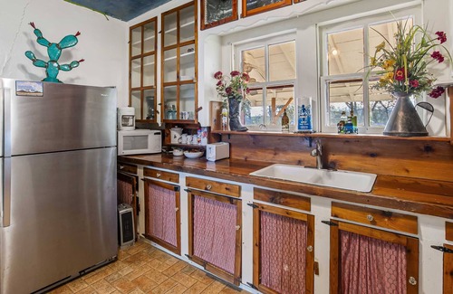 Bandera Casa | Carriage Inn - Cottage