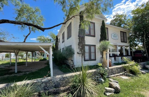 Bandera Casa | Carriage Inn - Tarpley Suite 5